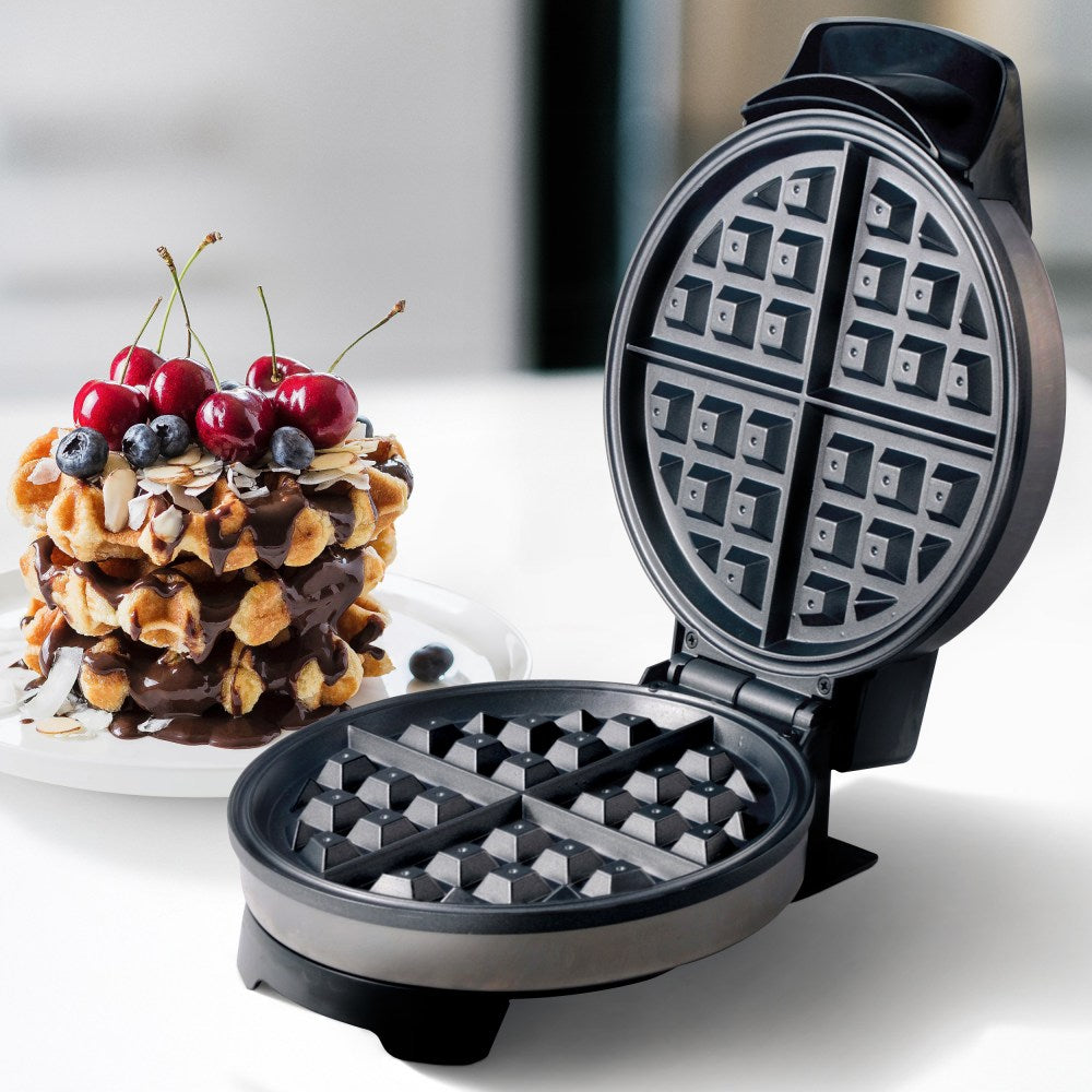 Brentwood Select Belgian Waffle Maker, 4-1/2inH x 8inW x 10inD, Silver